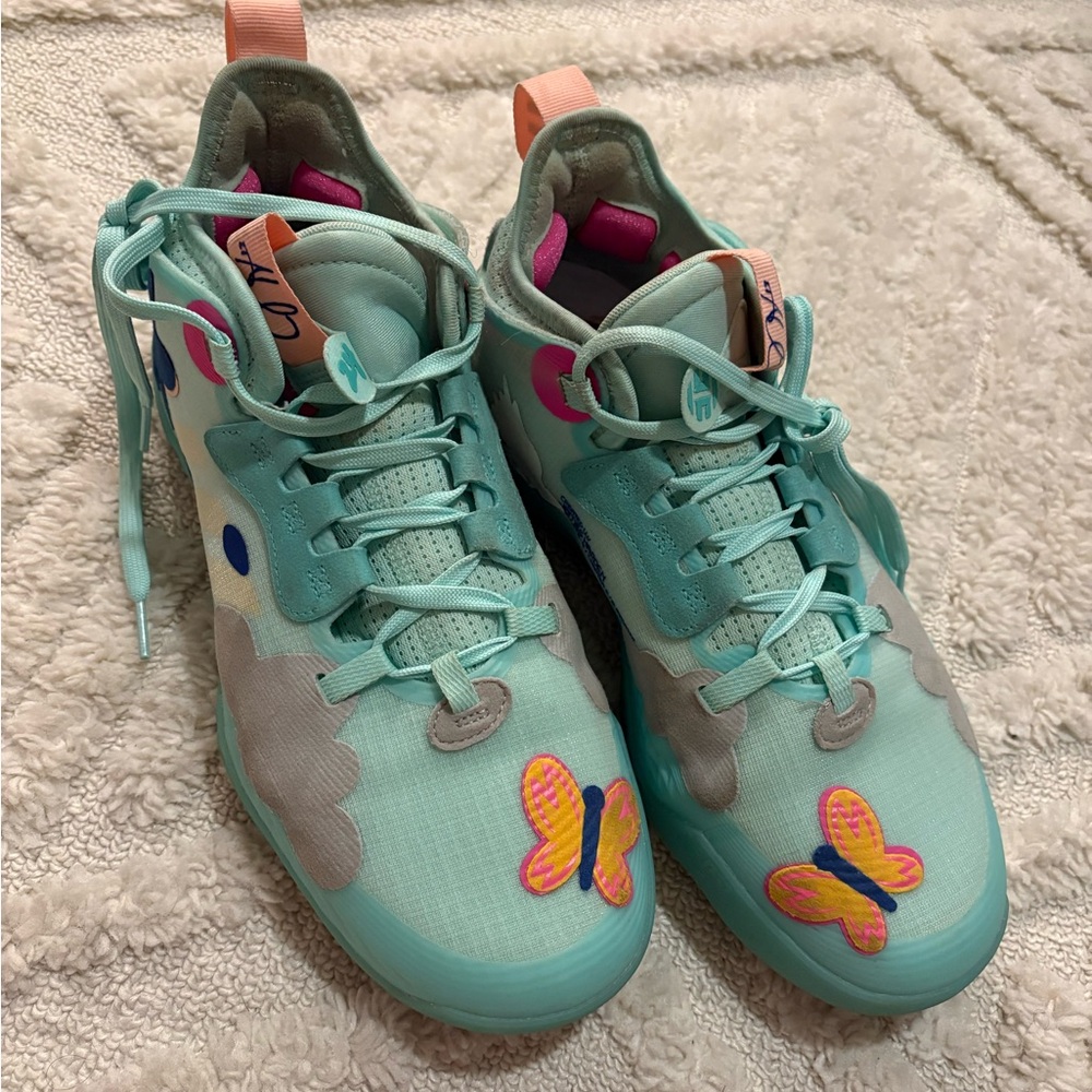 Harden Volume 5 basketball shoes, brand new, men’s 8.5/women’s 9.5
